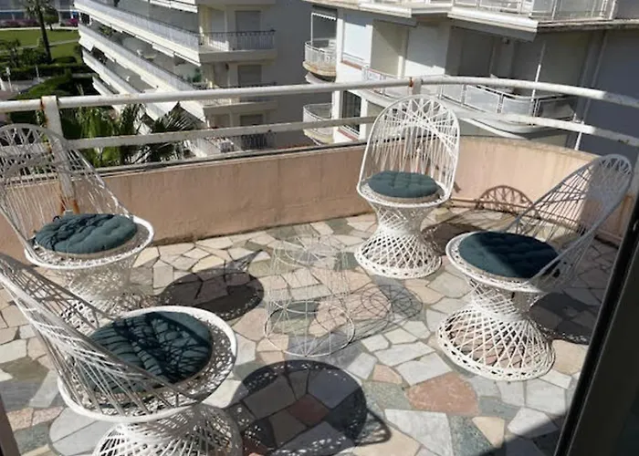Апартаменты Charming Flat With Terrace On The Croisette *